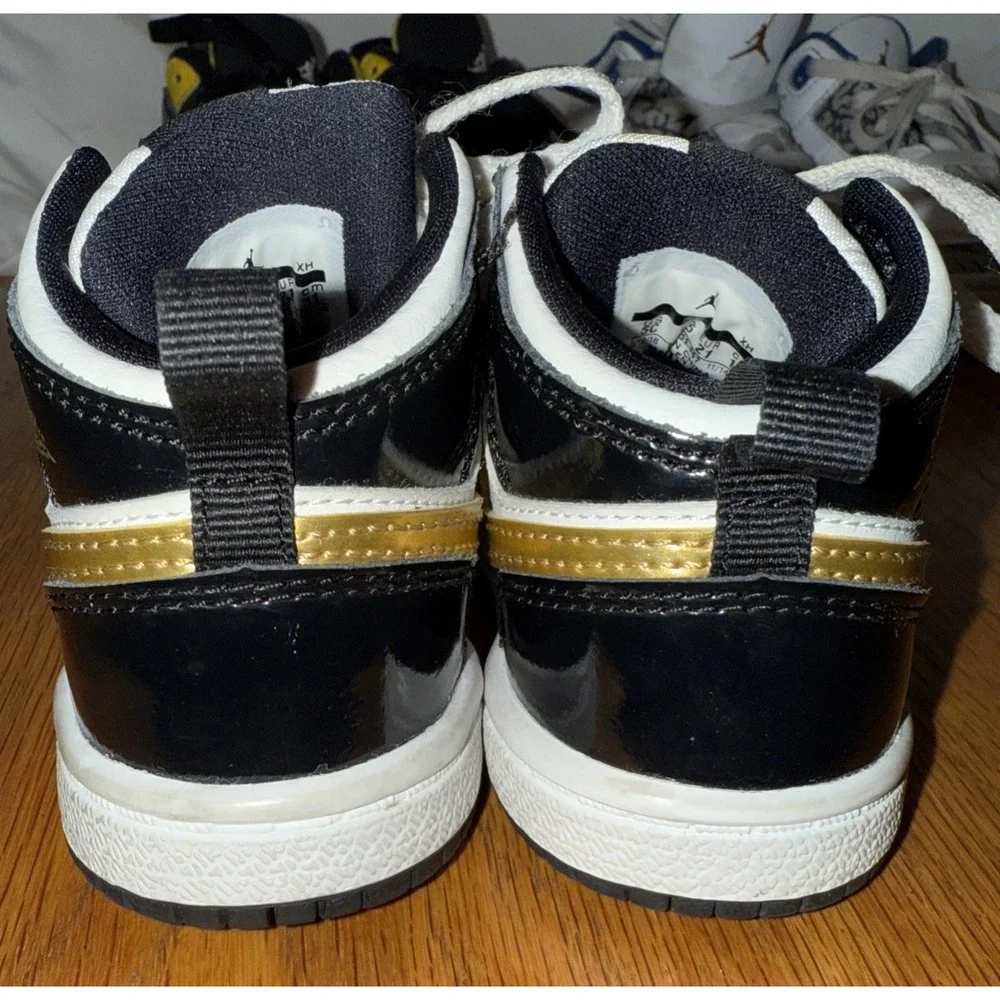 Nike Air Jordan 1 Retro Mid Black Gold White Shoes BQ6933-007 Size 5C‎ Toddler